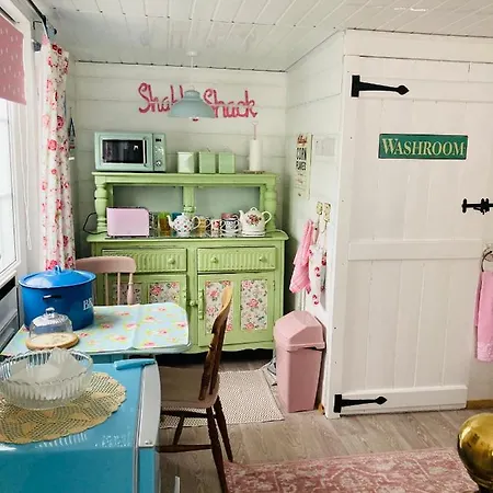 Feriehus Shabby Shack Near Charlestown & The Eden Project *