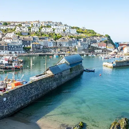 Shabby Shack Near Charlestown & The Eden Project * St Austell