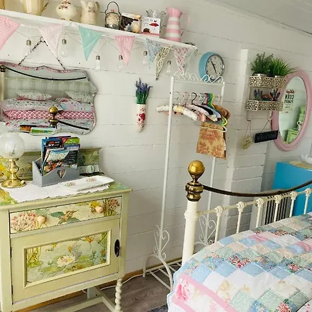 Holiday home Shabby Shack Near Charlestown & The Eden Project *