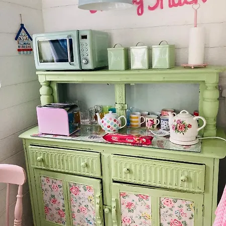 Shabby Shack Near Charlestown & The Eden Project Holiday home