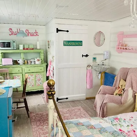 Shabby Shack Near Charlestown & The Eden Project